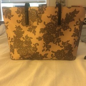 Michael Kors tote bag - nude with black lace print